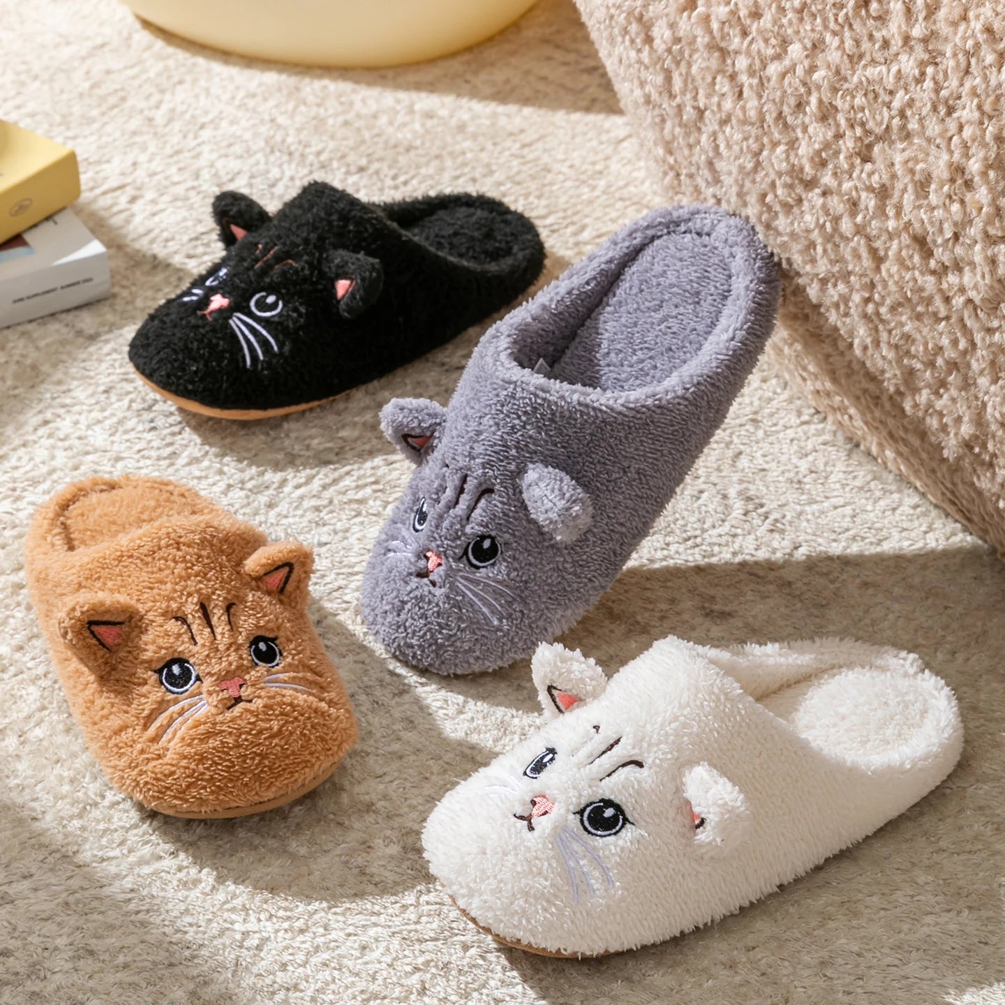 Pantufa Gatinho de Pelúcia – Conforto e Fofura para os Seus Pés