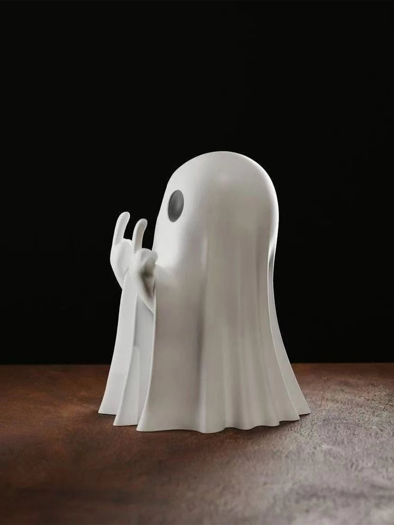 1 estátua de fantasma mostrando o dedo do meio, 7,5 cm, decoração de fantasma