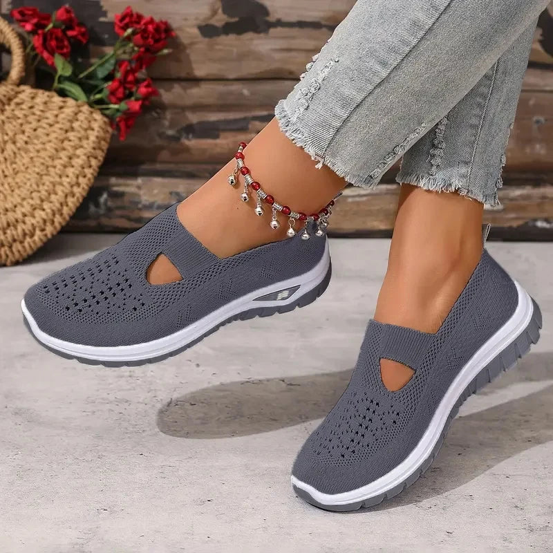 Women's solid color lightweight breathable casual sports shoes, walking soft sole mesh low-top casual shoes.