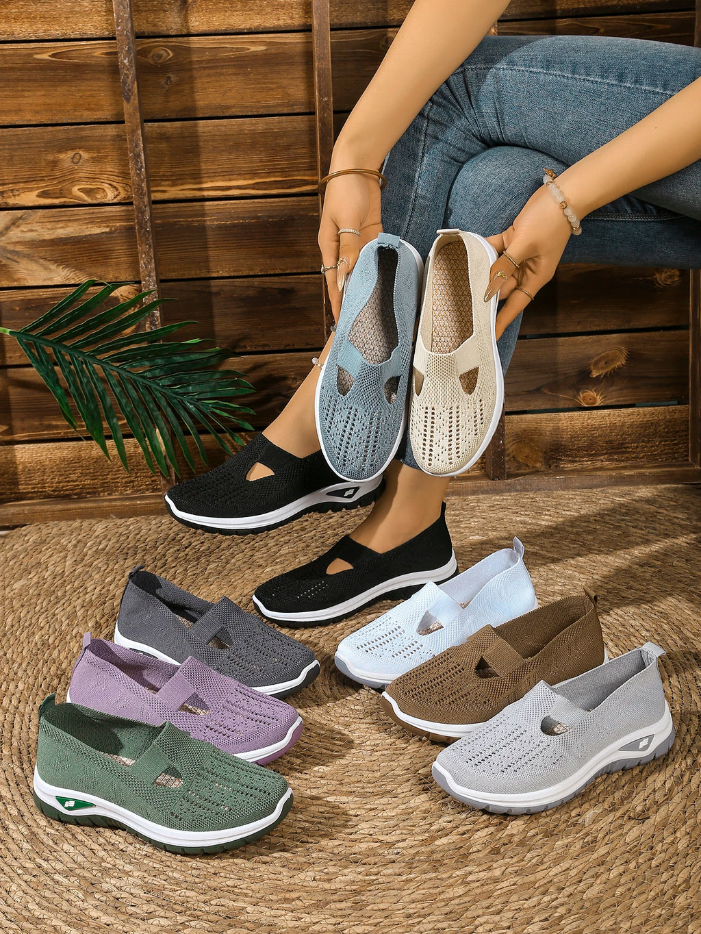 Women's solid color lightweight breathable casual sports shoes, walking soft sole mesh low-top casual shoes.