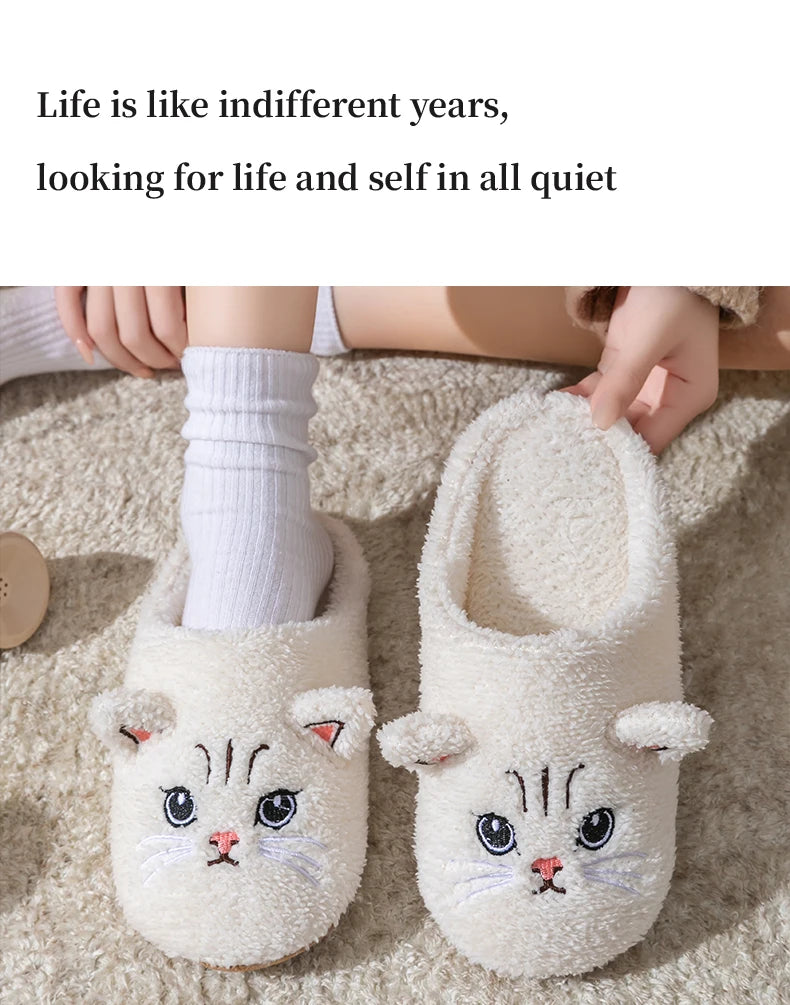 Pantufa Gatinho de Pelúcia – Conforto e Fofura para os Seus Pés