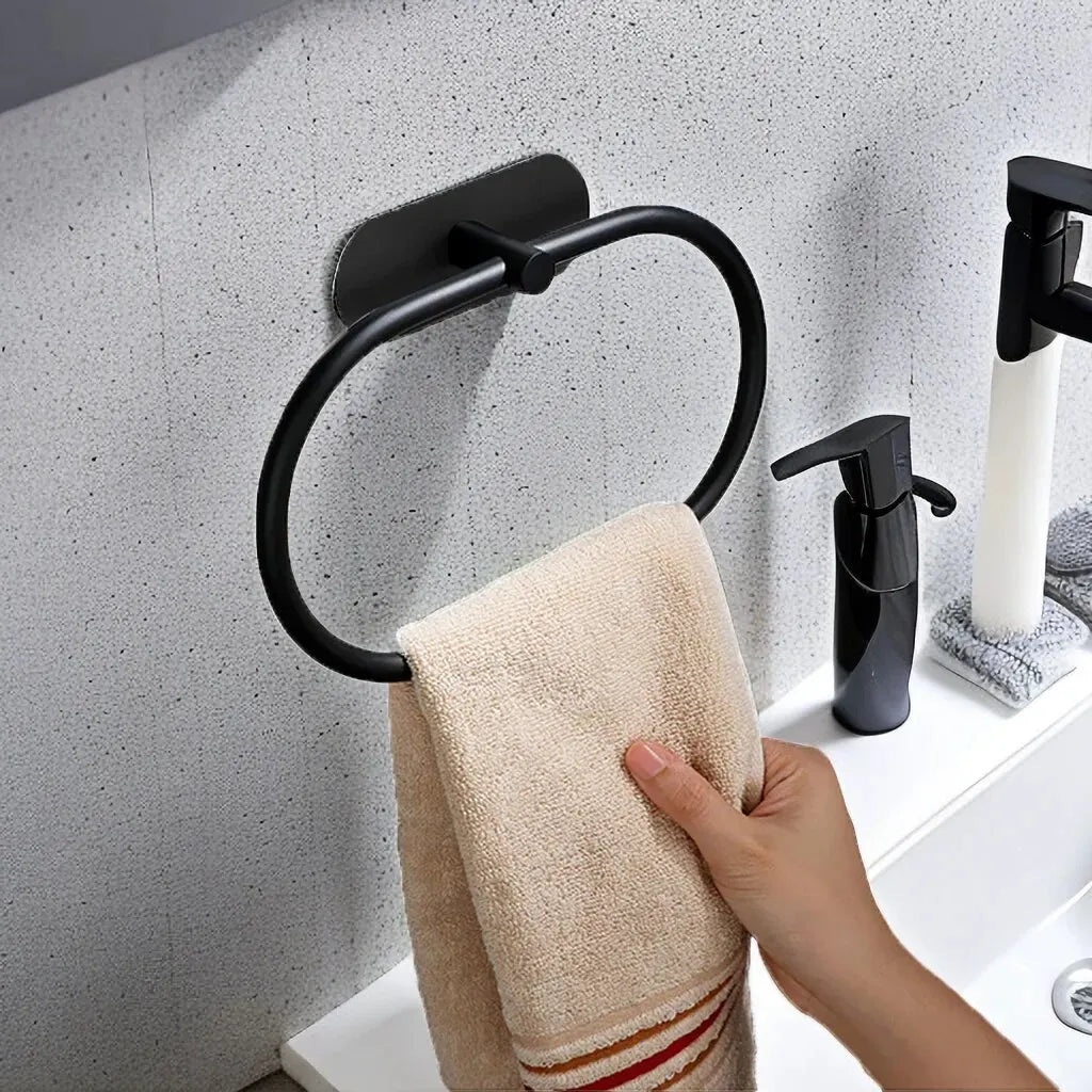 Porta-Toalha Adesivo Premium em Aço Inoxidável – Instalação Sem Furos e Design Moderno 🏠✨🛁💎