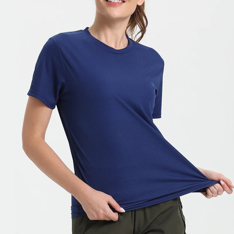 Camiseta esportiva feminina de cor sólida, ultraleve, de secagem rápida, respirável e leve, ideal para corrida e academia.